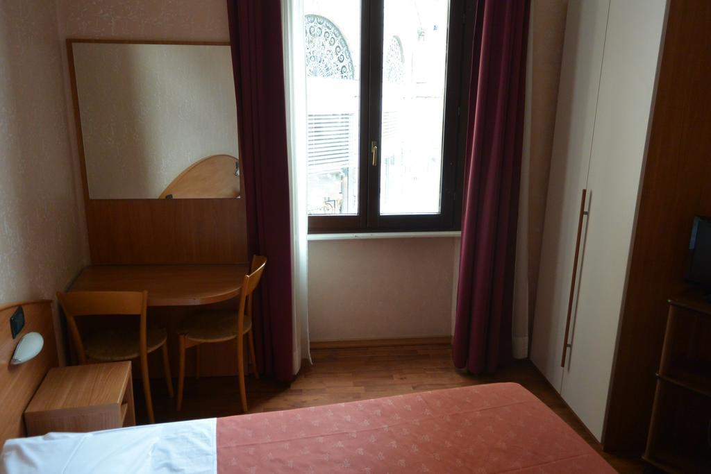 Hotel Nuovo Milano Esterno foto